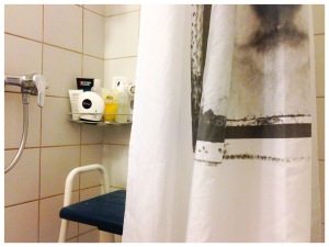 Man sidder da ned i badet