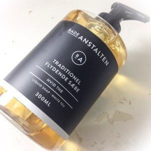 Badeanstalten med hvid the