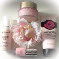 Fire fine lyserøde sager