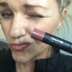 Tid til at forme læberne større med Isadora