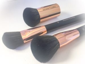 Nilens Jord makeuppensler så hårene rejser sig