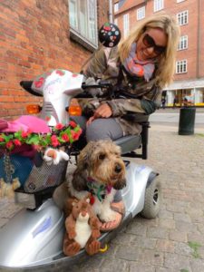 Endelig fik Fjolle fat i et egern